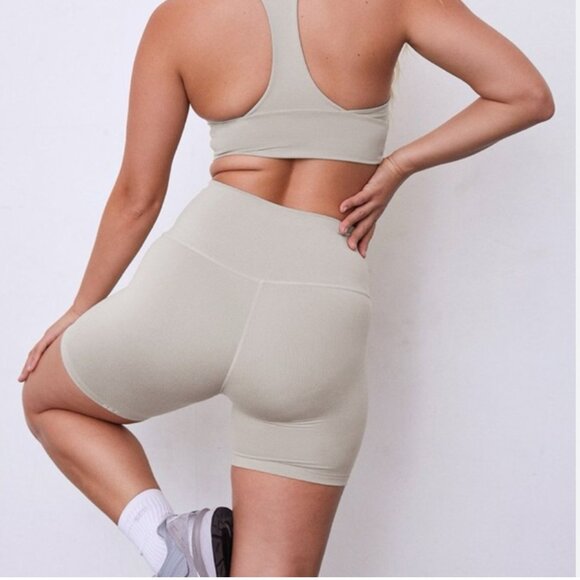 SET ACTIVE 2 PIECE WORKOUT SET - Box Cut Sports Bra and Luxform Shorts in Dune S - Picture 6 of 10